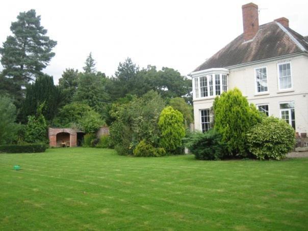 เทะเลาว์ เฮาส์ บีแอนด์บี Bed & Breakfast Wormbridge ภายนอก รูปภาพ